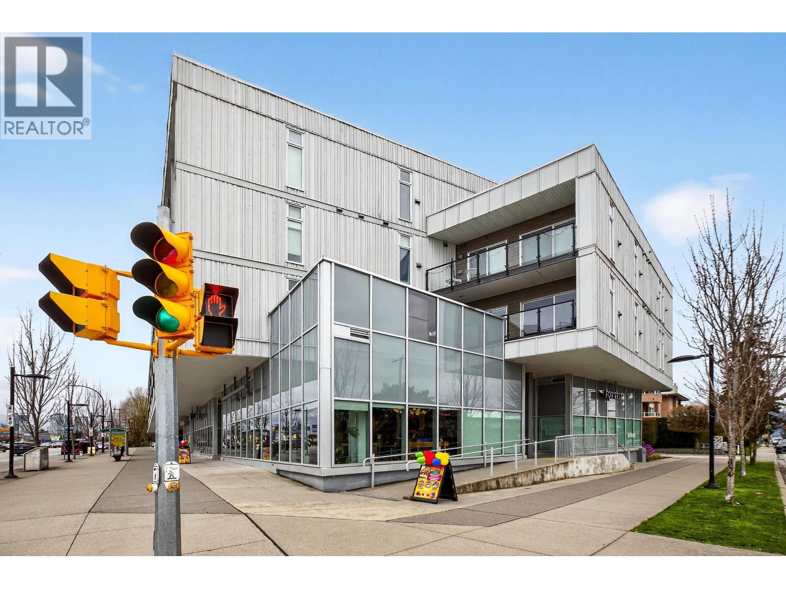 215 6283 Kingsway Avenue, Burnaby, British Columbia  V5J 0H3 - Photo 2 - R3114551