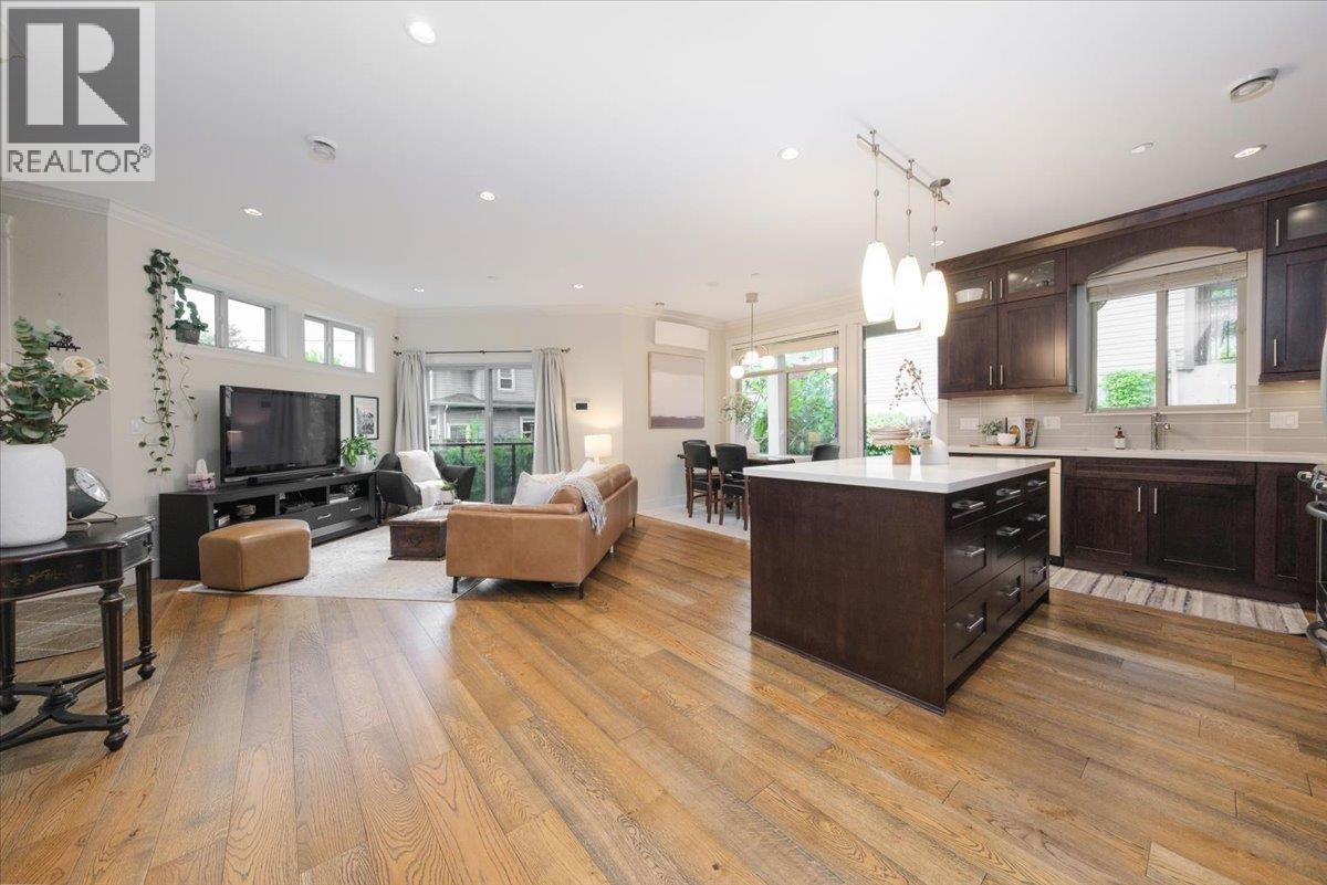 640 W 15th Street, North Vancouver, British Columbia  V7M 1S9 - Photo 6 - R3114571