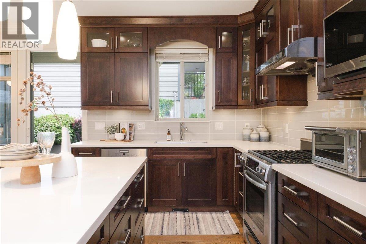 640 W 15th Street, North Vancouver, British Columbia  V7M 1S9 - Photo 9 - R3114571