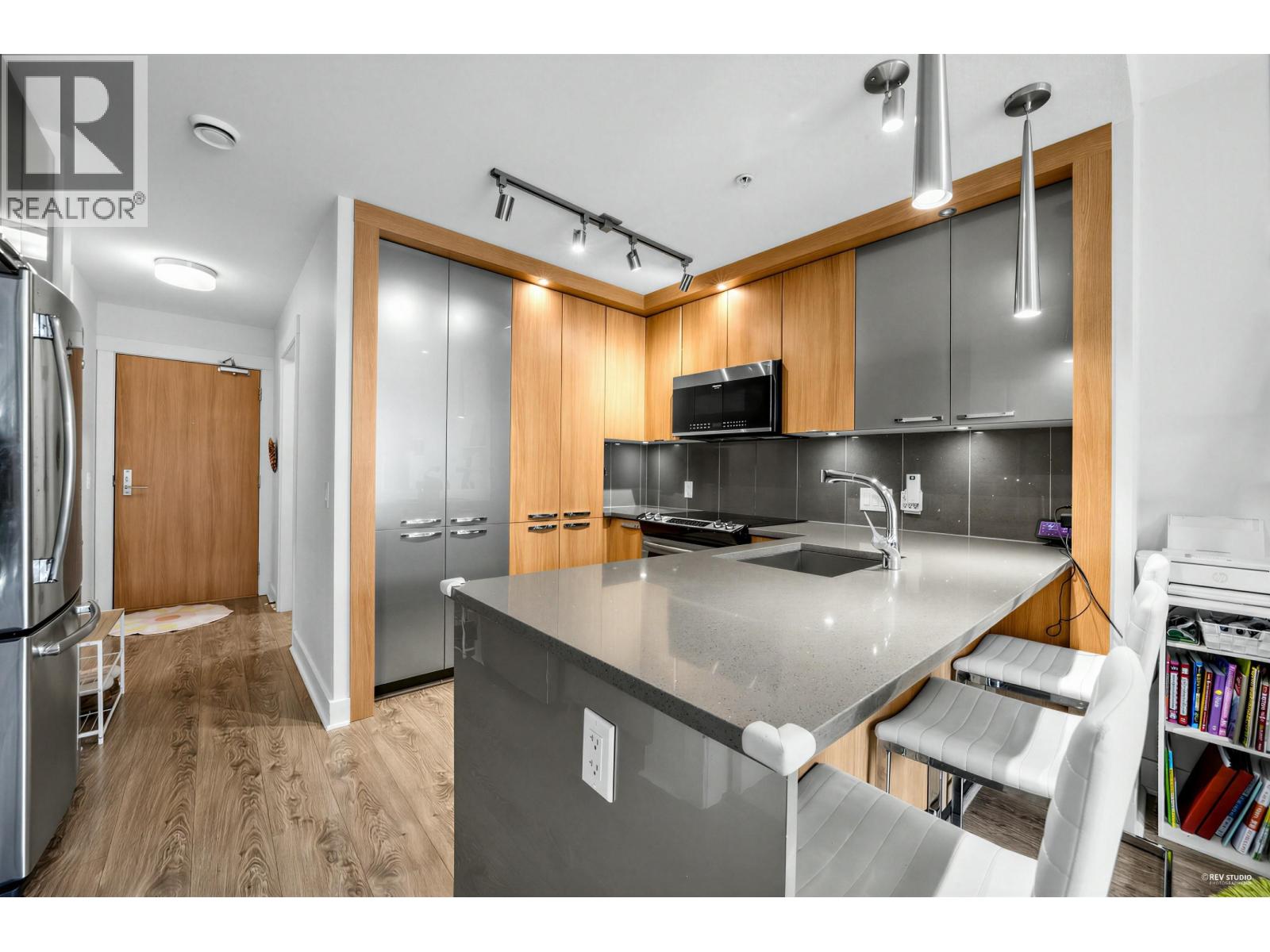 307 733 W 14th Street, North Vancouver, British Columbia  V7M 0C6 - Photo 2 - R3114586