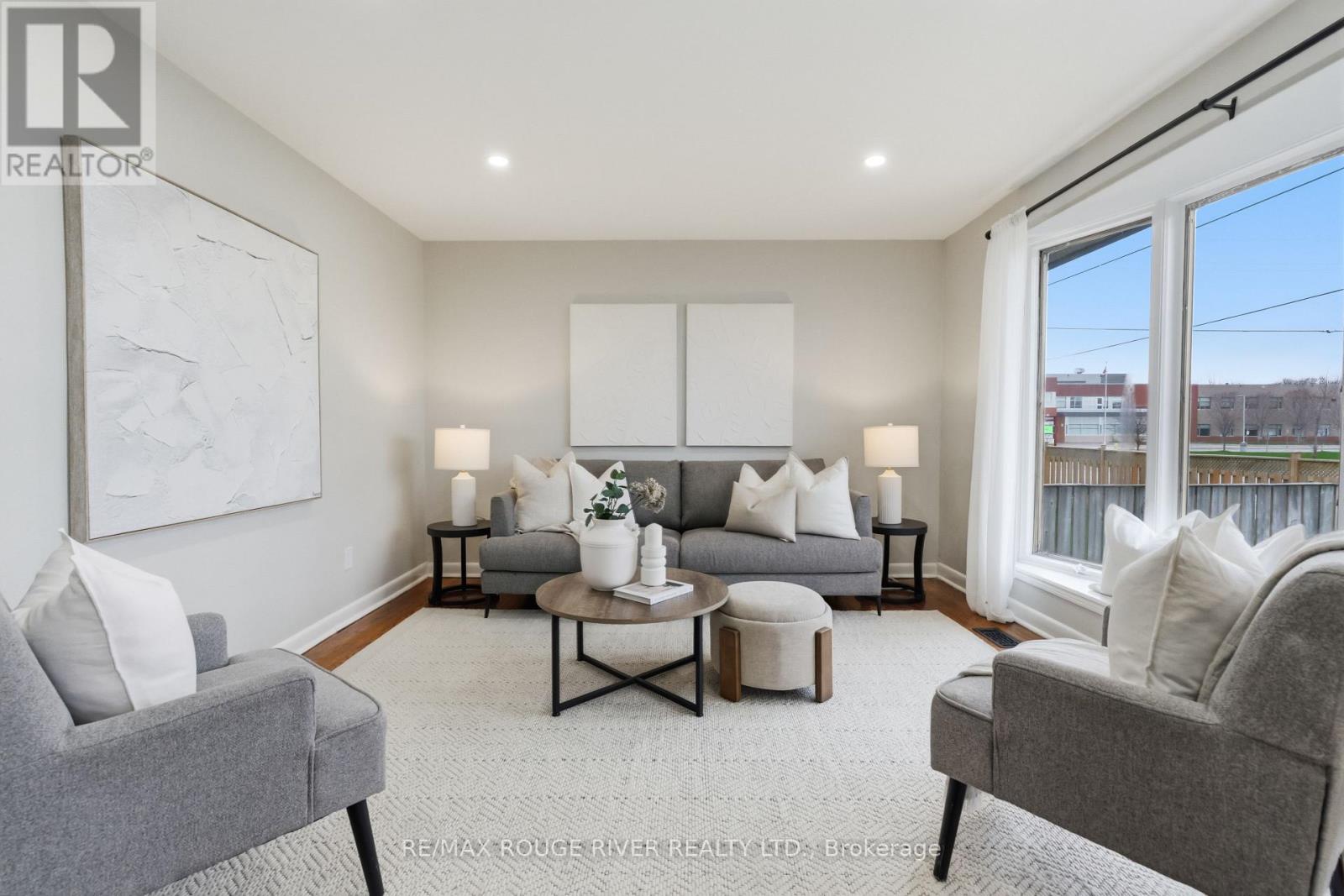 557 Shakespeare Avenue, Oshawa, Ontario  L1H 3H5 - Photo 2 - E13031212