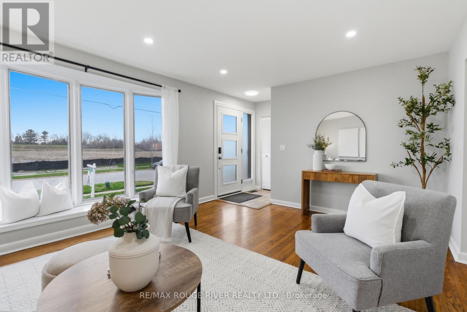 557 Shakespeare Avenue, Oshawa, Ontario  L1H 3H5 - Photo 3 - E13031212