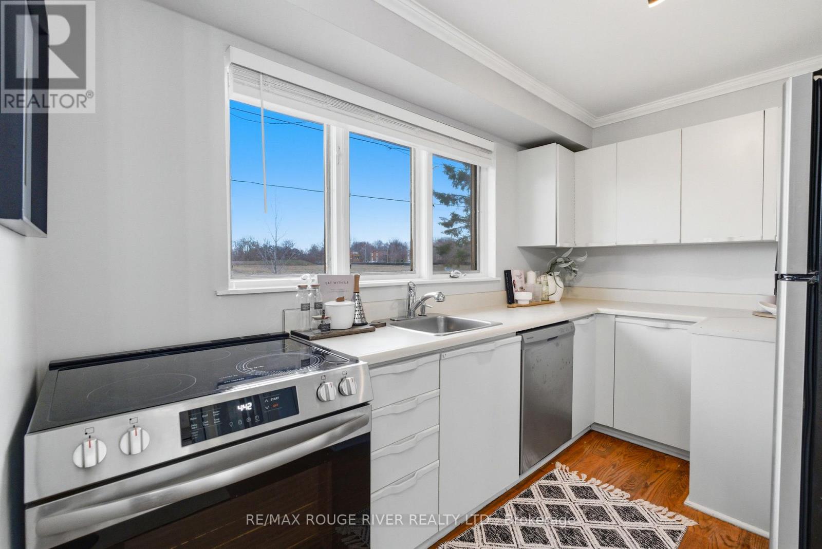 557 Shakespeare Avenue, Oshawa, Ontario  L1H 3H5 - Photo 6 - E13031212