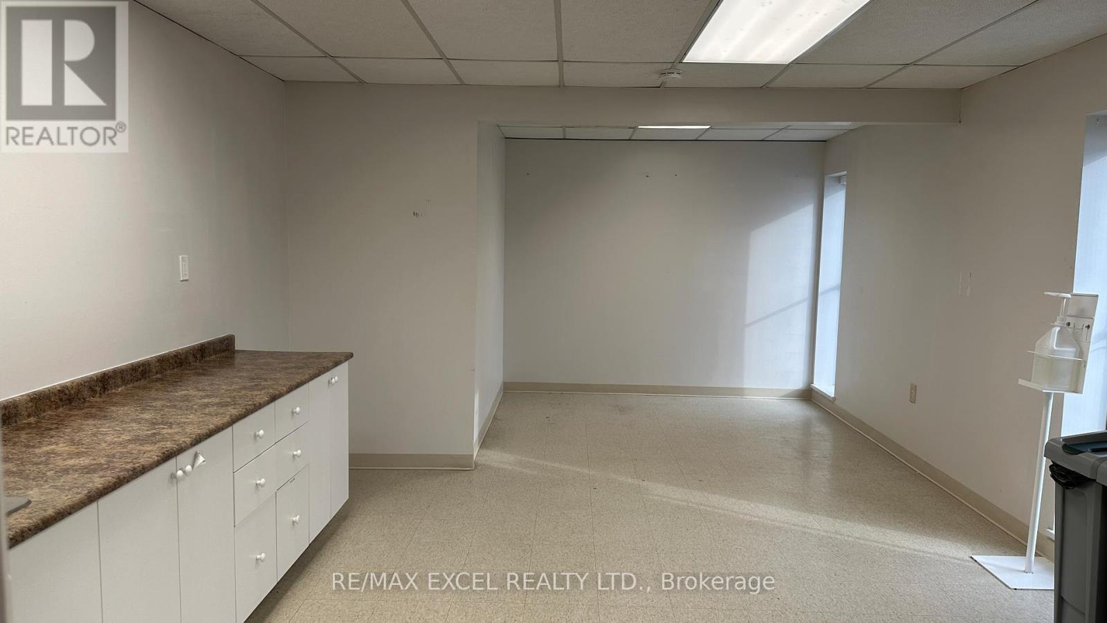 2nd Fl - 3545 Kingston Road, Toronto, Ontario  M1M 1R7 - Photo 2 - E13031218