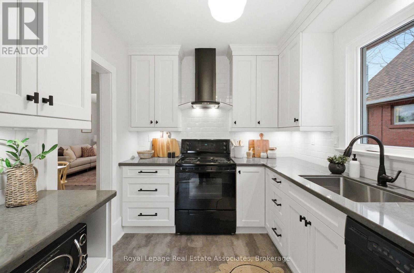 26 Arlington Avenue, Oshawa, Ontario  L1G 2N4 - Photo 10 - E13031236