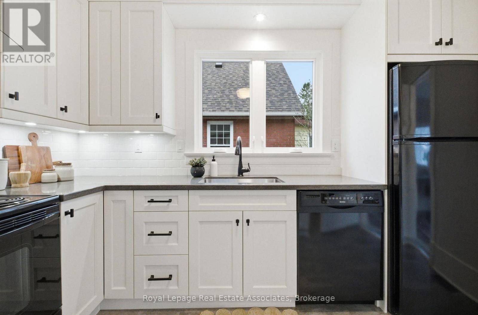 26 Arlington Avenue, Oshawa, Ontario  L1G 2N4 - Photo 11 - E13031236