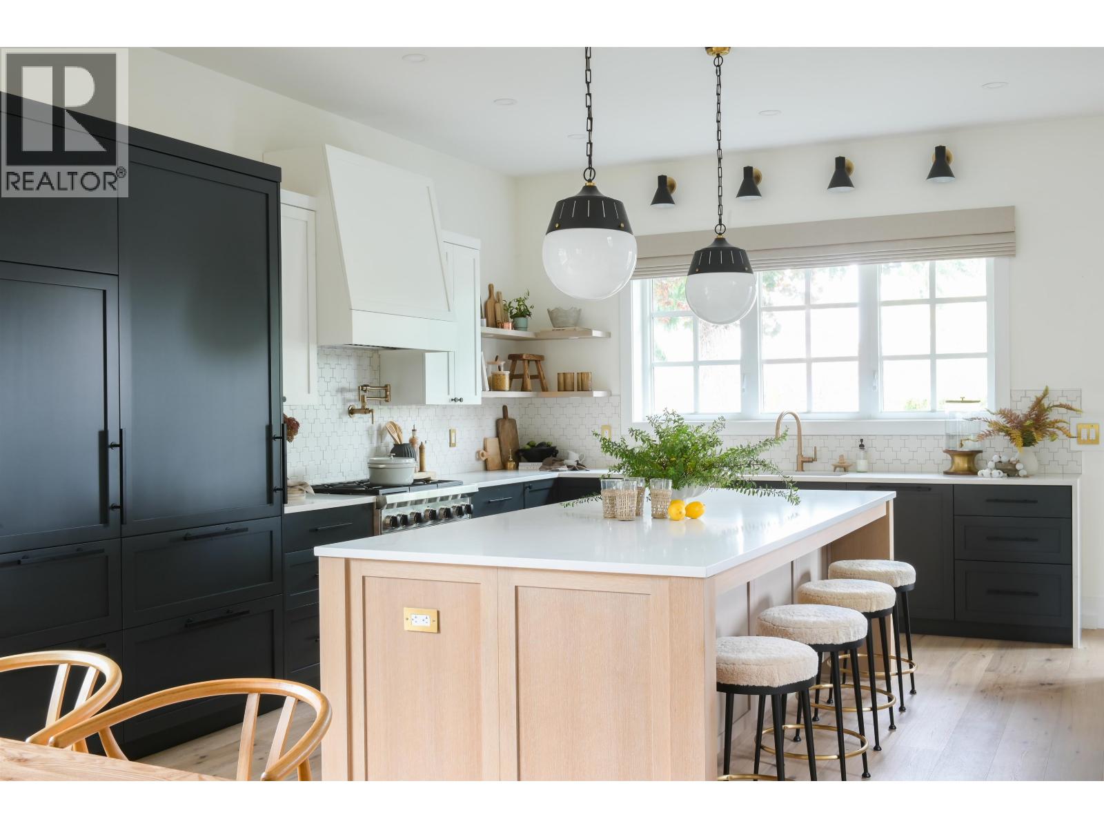 2804 W 34TH AVENUE, Vancouver, British Columbia