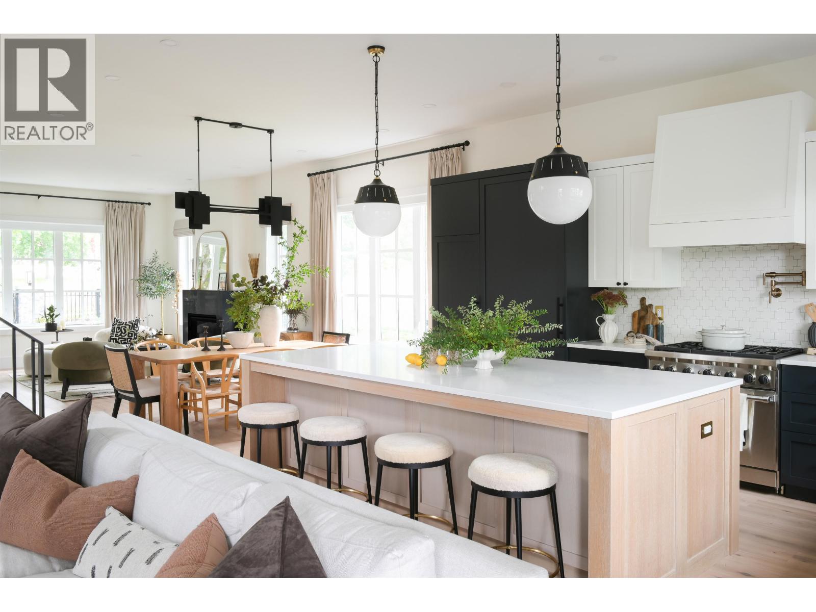 2804 W 34th Avenue, Vancouver, British Columbia  V6N 2J6 - Photo 3 - R3114555