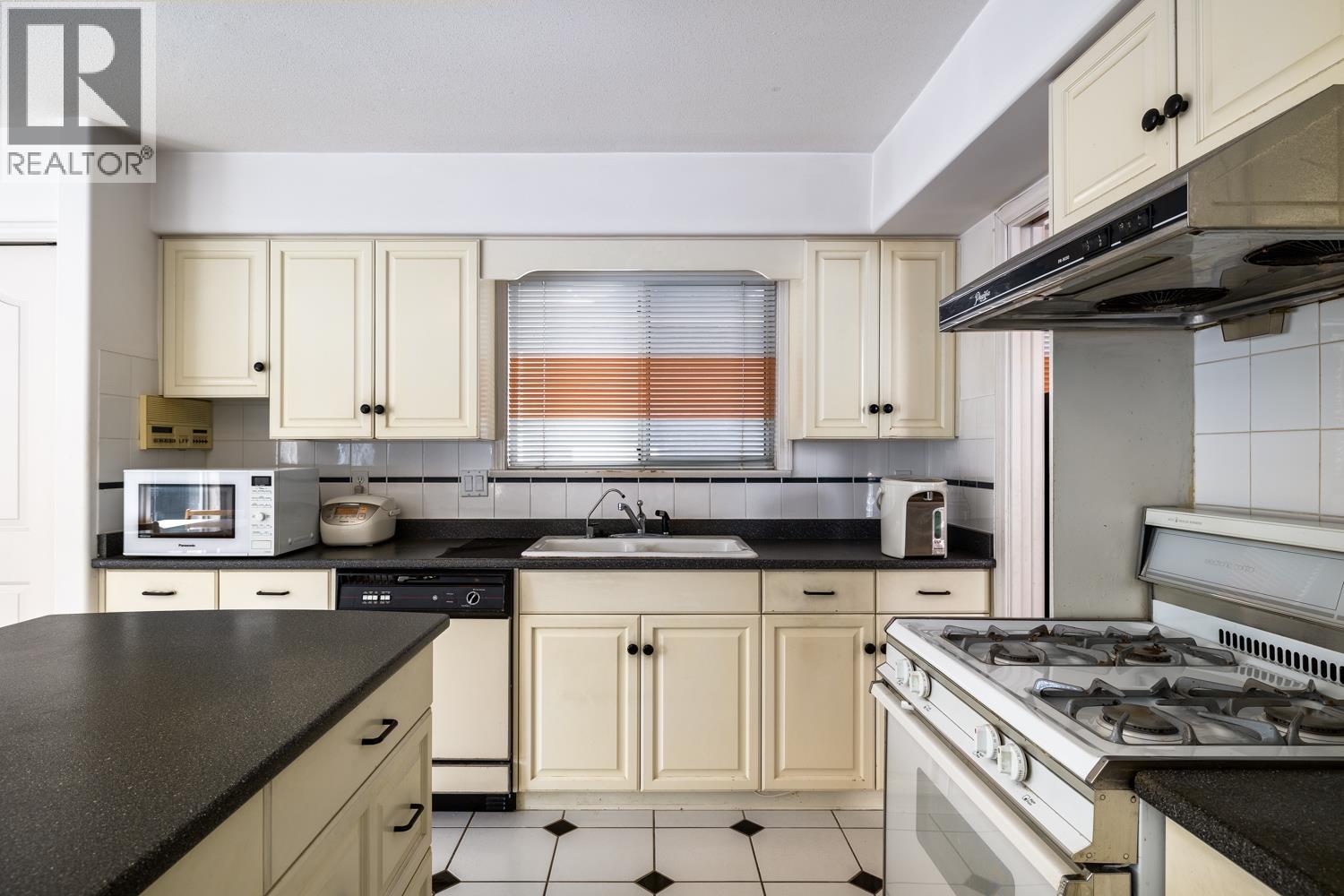 108 W 46th Avenue, Vancouver, British Columbia  V5Y 2W9 - Photo 8 - R3114567