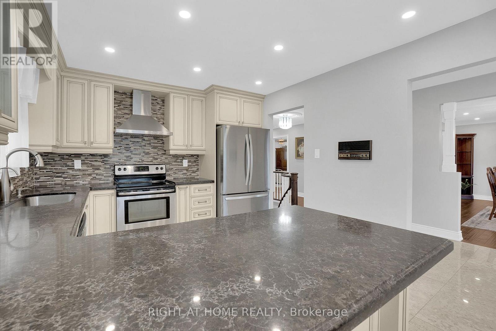 49 Pioneer Lane, Vaughan, Ontario  L4L 2P2 - Photo 9 - N13031172