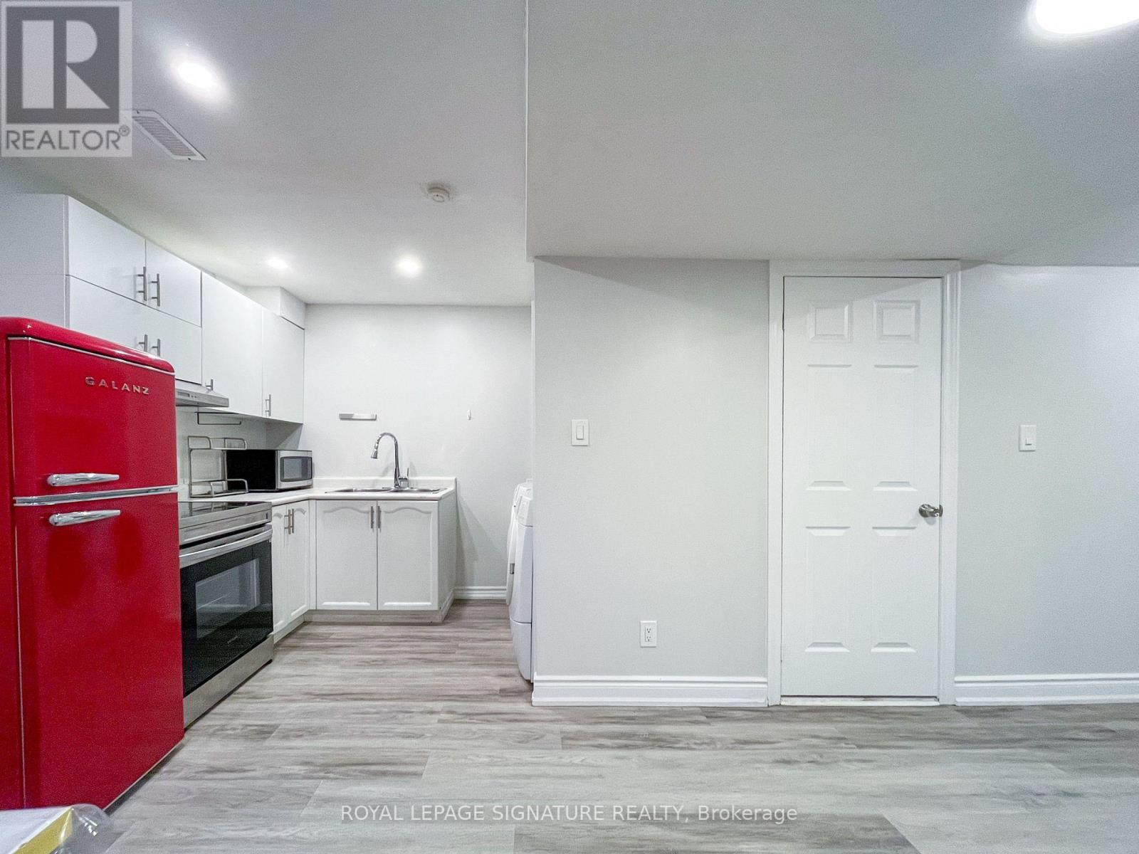 2 Bedroom Basement - 22 Vandervoort Drive, Richmond Hill, Ontario  L4E 0C6 - Photo 5 - N13031256