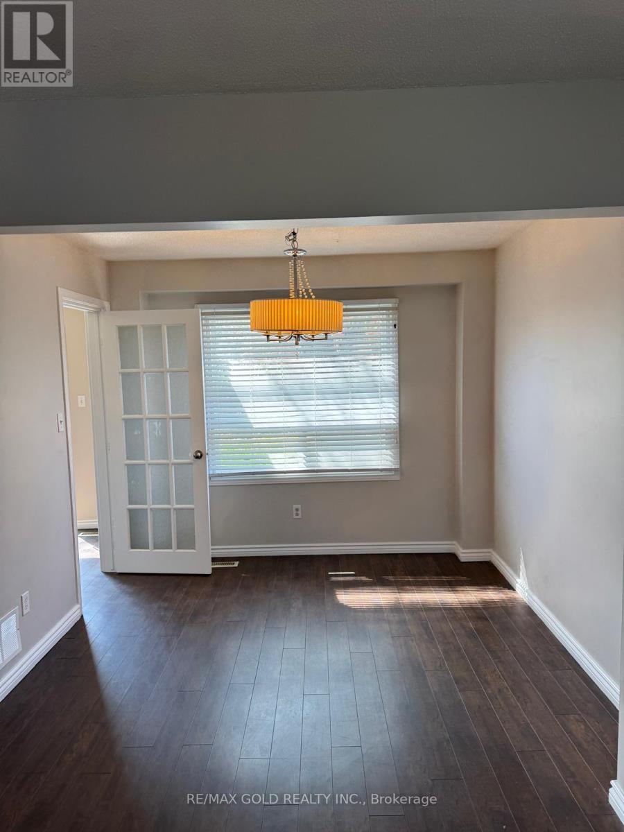 5 Ravenswood Drive, Brampton, Ontario  L6Y 3Y5 - Photo 3 - W13026724