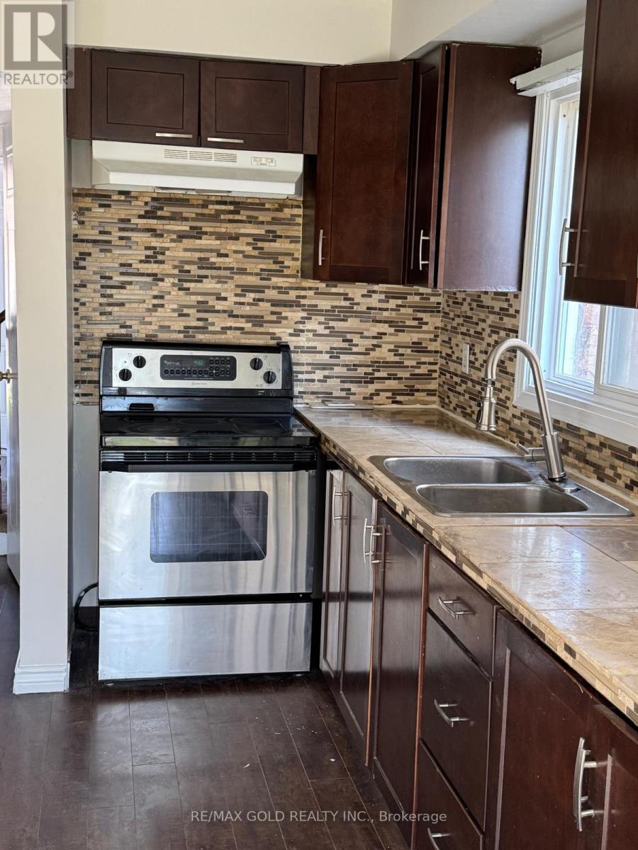 5 Ravenswood Drive, Brampton, Ontario  L6Y 3Y5 - Photo 5 - W13026724