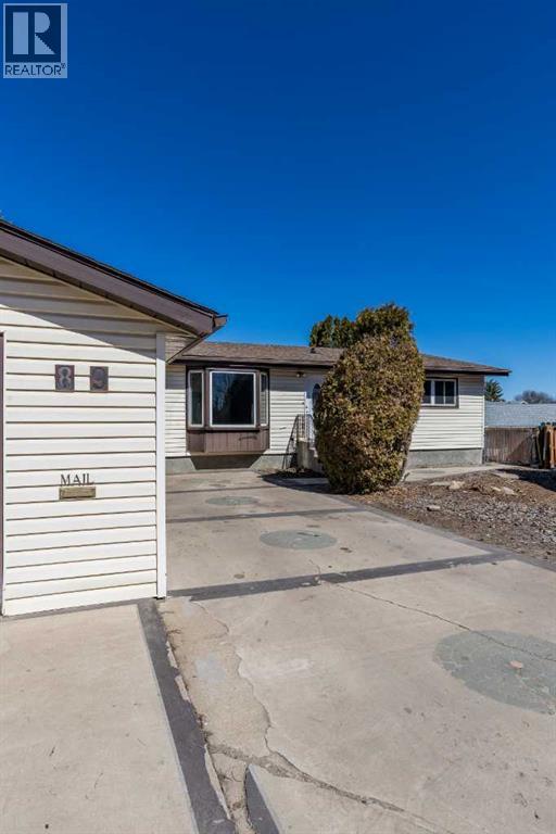 89 Sandford Crescent Se, Medicine Hat, Alberta  T1B 3K1 - Photo 2 - A2301880