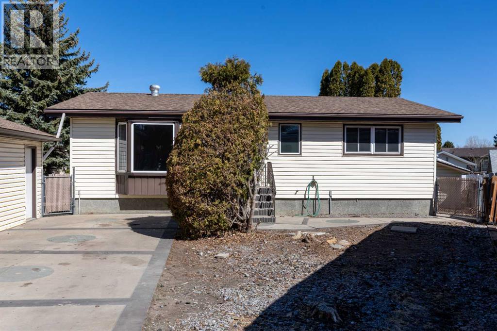 89 Sandford Crescent Se, Medicine Hat, Alberta  T1B 3K1 - Photo 3 - A2301880