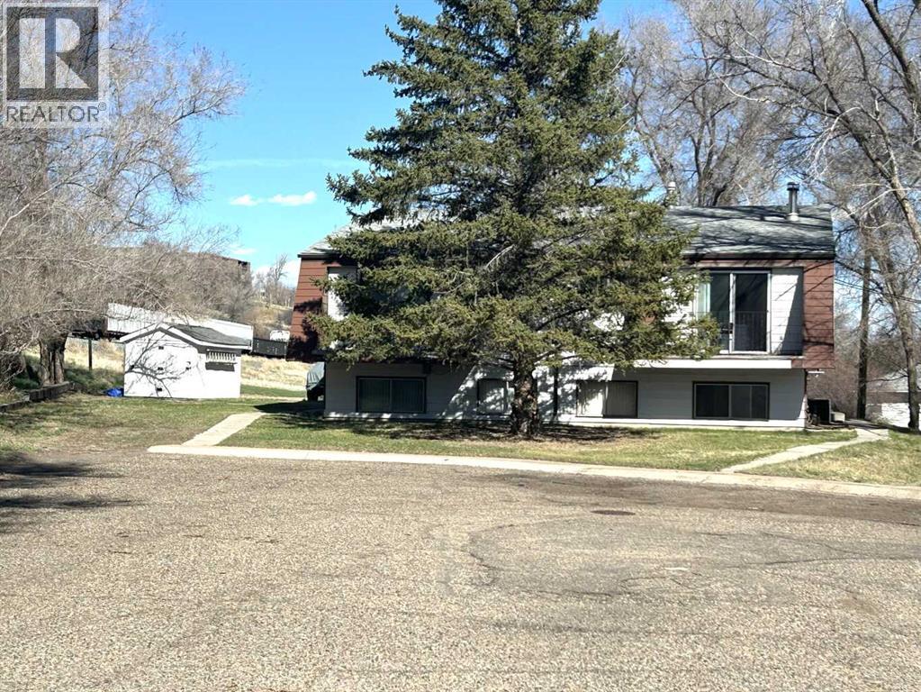 223 5 Street NW, medicine hat, Alberta