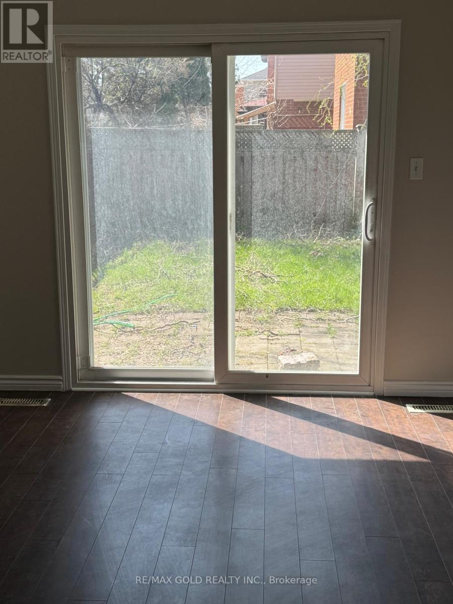 5 Ravenswood Drive, Brampton, Ontario  L6Y 3Y5 - Photo 7 - W13026724