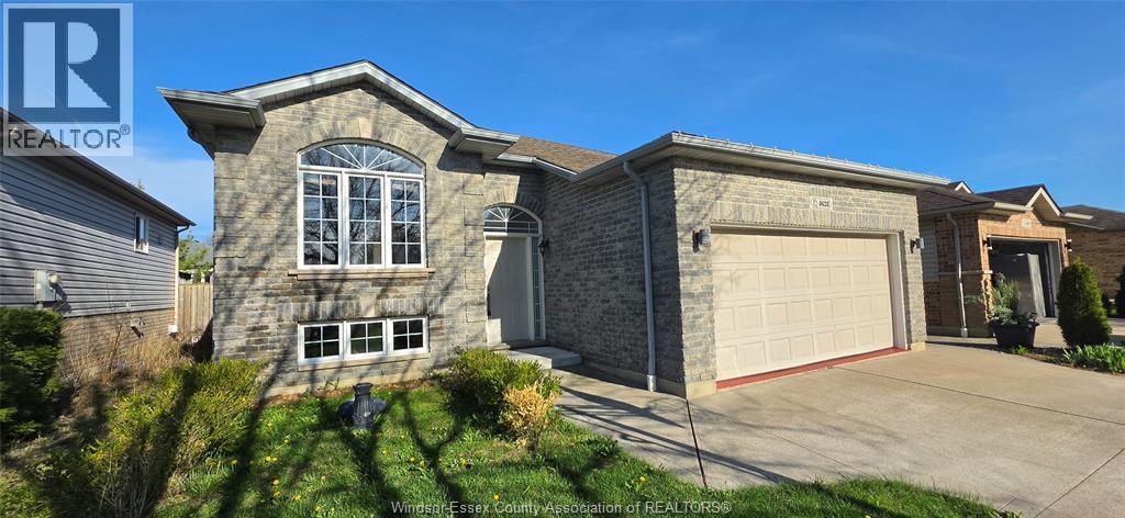 4628 Fontana, Windsor, Ontario  N9G 3C8 - Photo 2 - 26008925