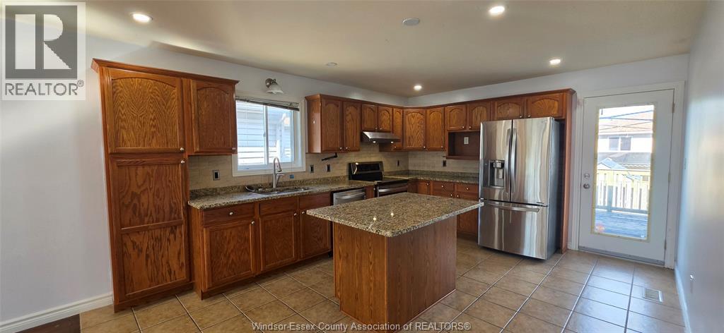 4628 Fontana, Windsor, Ontario  N9G 3C8 - Photo 5 - 26008925