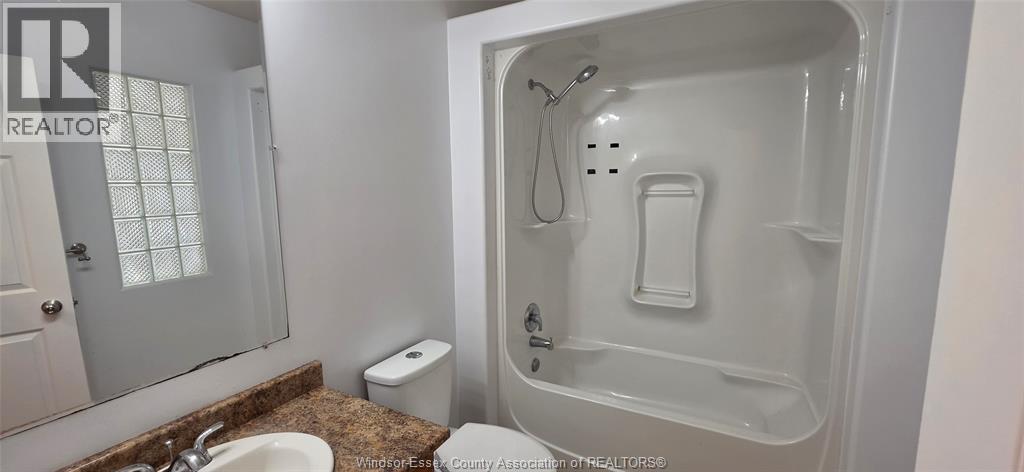 4628 Fontana, Windsor, Ontario  N9G 3C8 - Photo 8 - 26008925