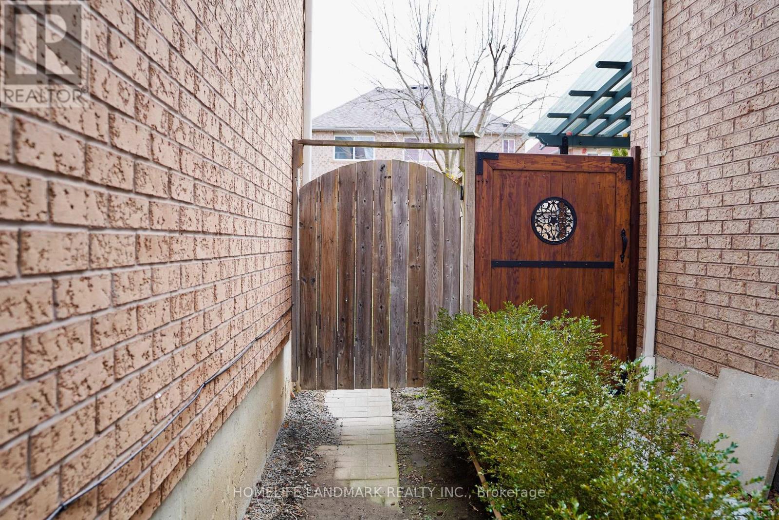 3406 Southwick Street, Mississauga, Ontario  L5M 7L5 - Photo 2 - W13031160