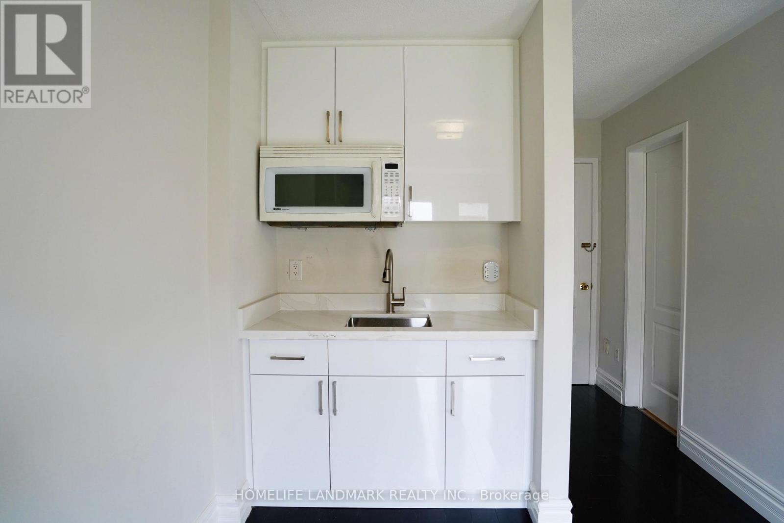 3406 Southwick Street, Mississauga, Ontario  L5M 7L5 - Photo 4 - W13031160