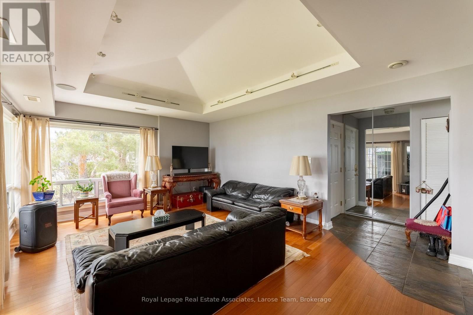 3 - 75 Maple Avenue S, Mississauga, Ontario  L5H 2R7 - Photo 4 - W13031182