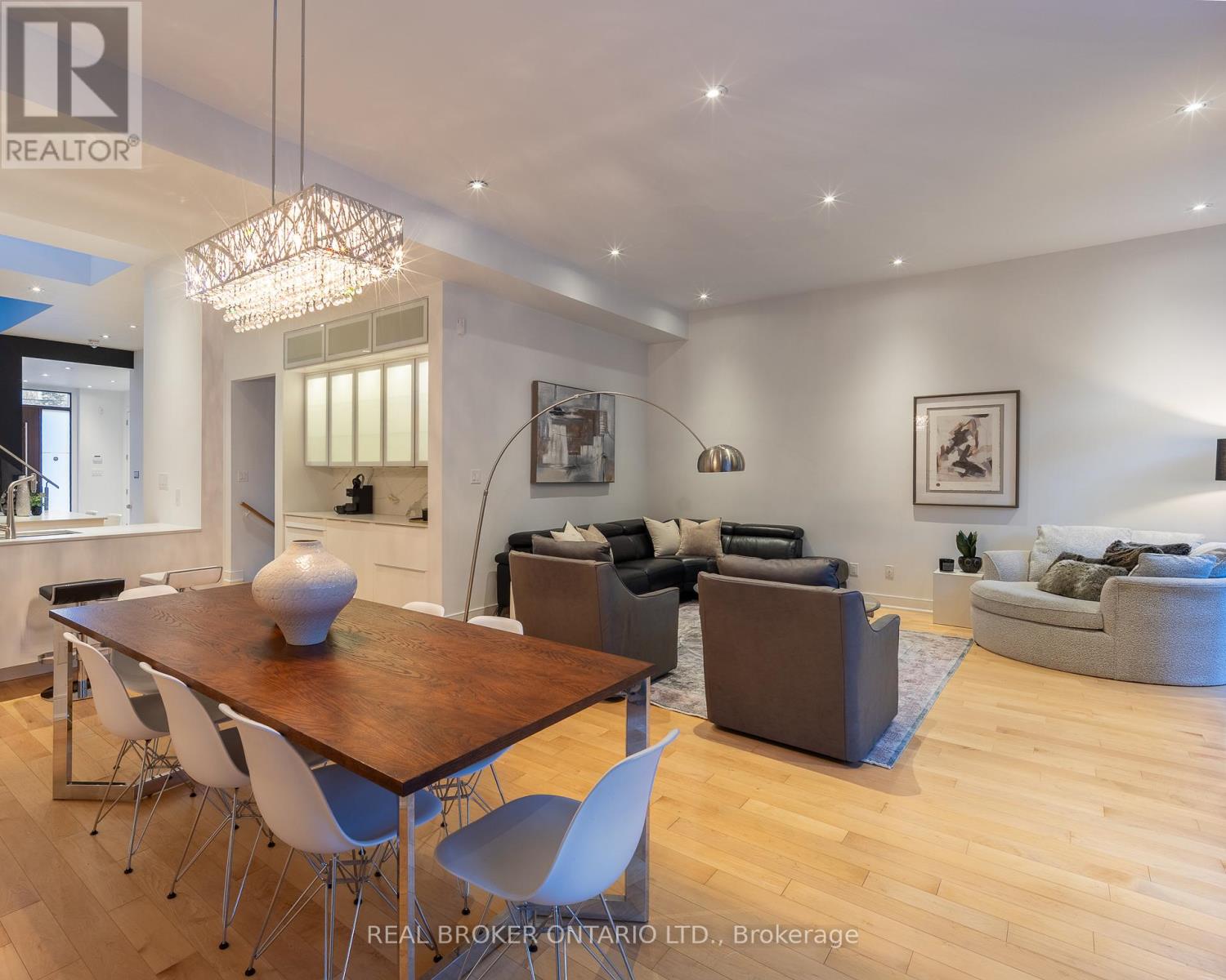 88 South Kingsway Way, Toronto, Ontario  M6S 3T3 - Photo 13 - W13031204