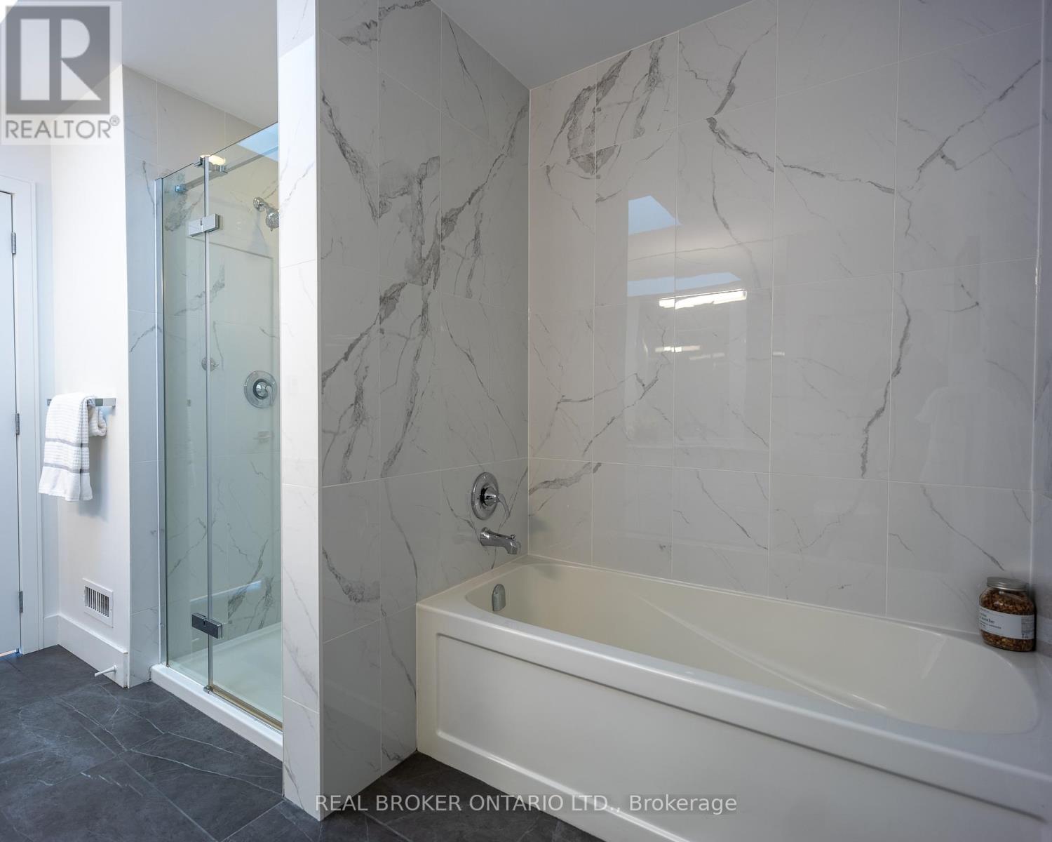 88 South Kingsway Way, Toronto, Ontario  M6S 3T3 - Photo 21 - W13031204