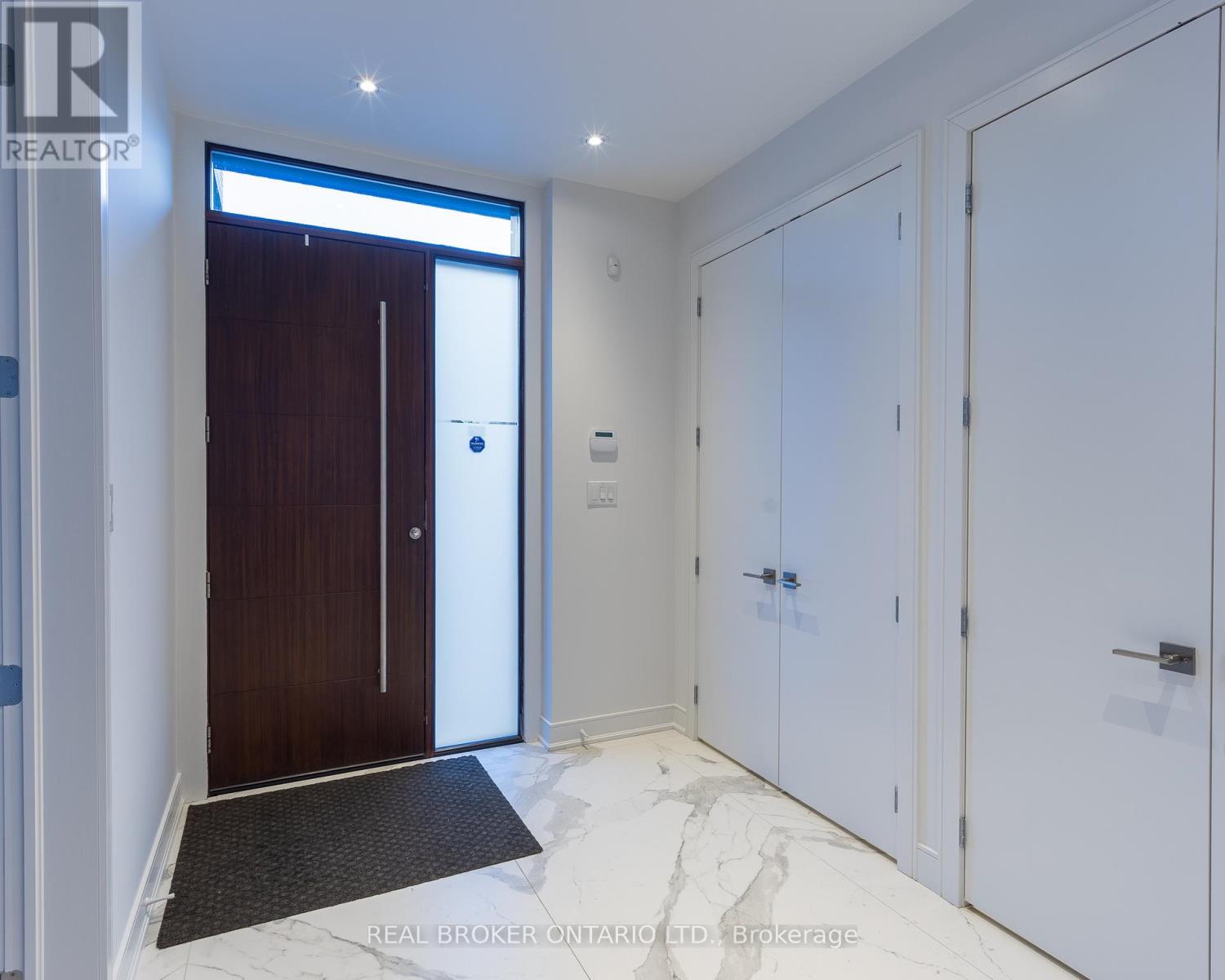 88 South Kingsway Way, Toronto, Ontario  M6S 3T3 - Photo 4 - W13031204