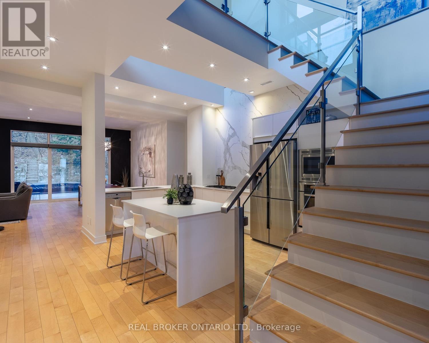 88 South Kingsway Way, Toronto, Ontario  M6S 3T3 - Photo 6 - W13031204