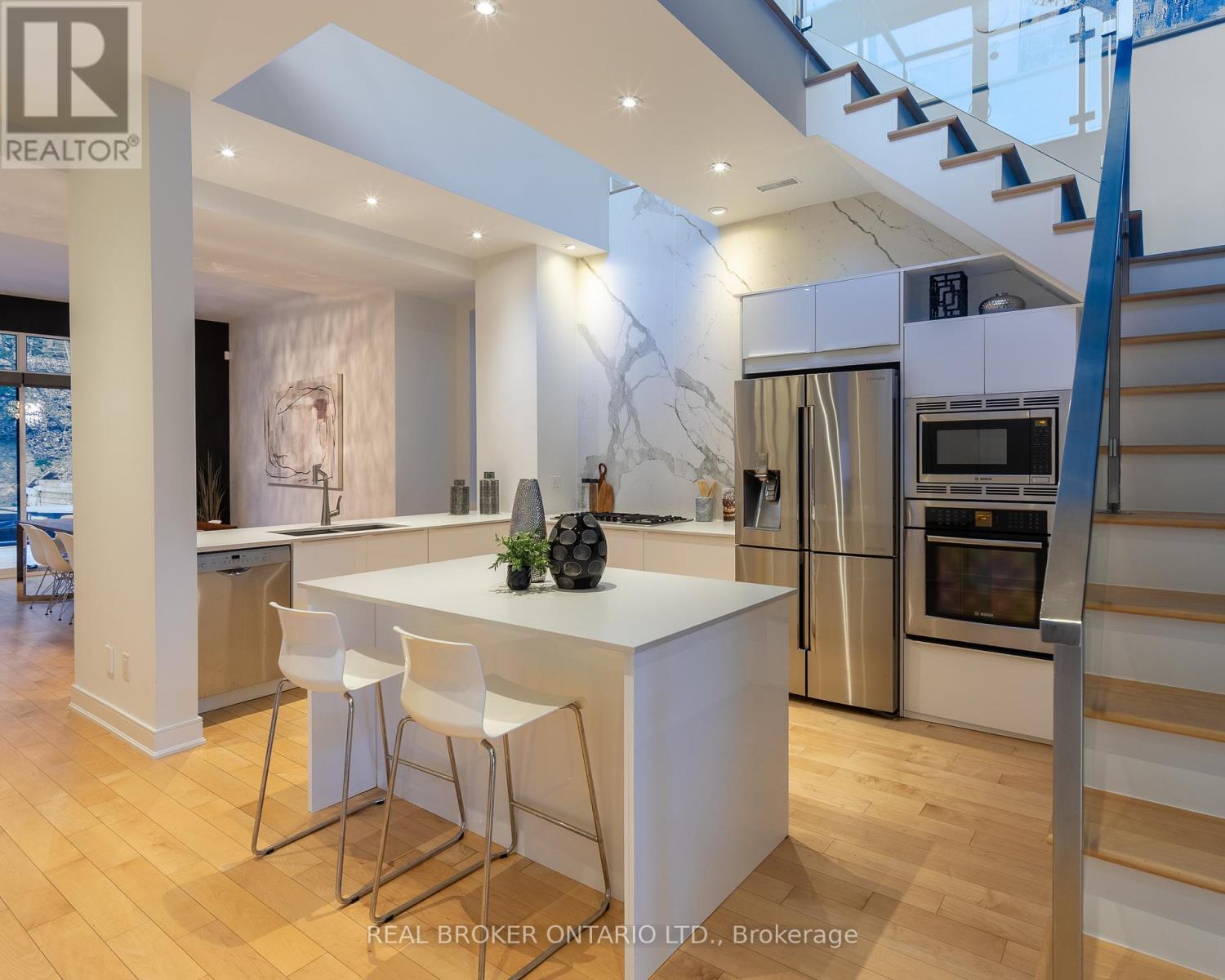 88 South Kingsway Way, Toronto, Ontario  M6S 3T3 - Photo 7 - W13031204