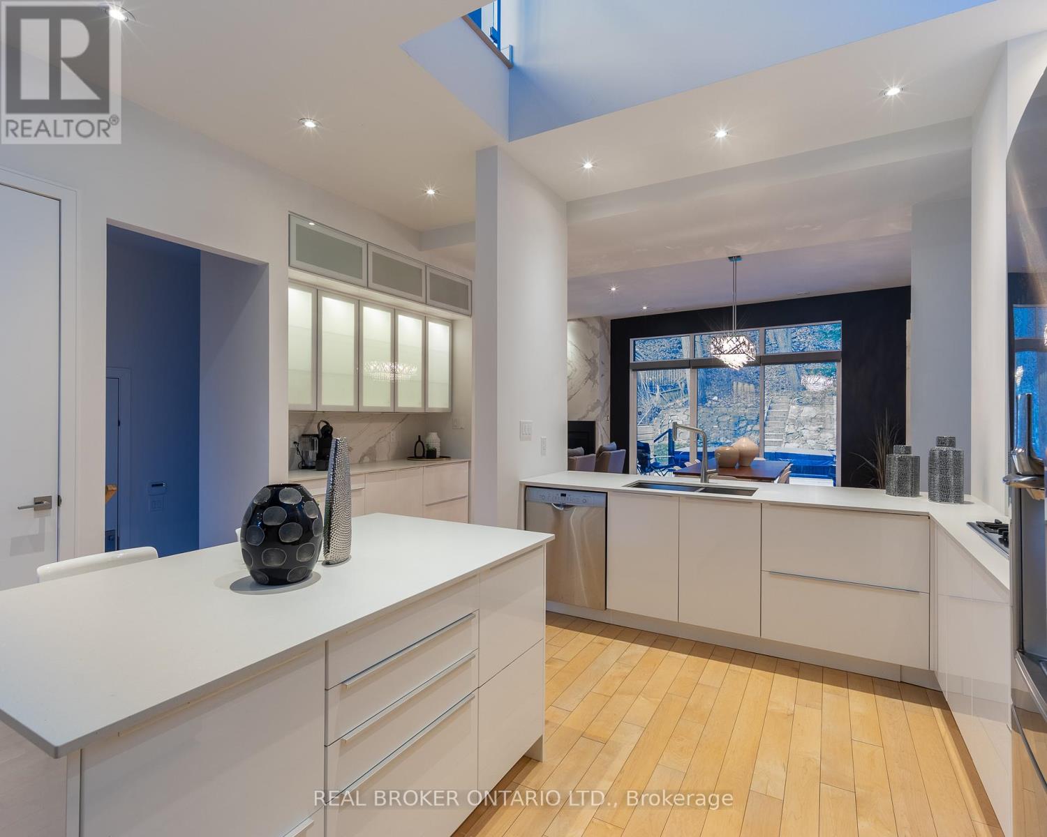 88 South Kingsway Way, Toronto, Ontario  M6S 3T3 - Photo 8 - W13031204