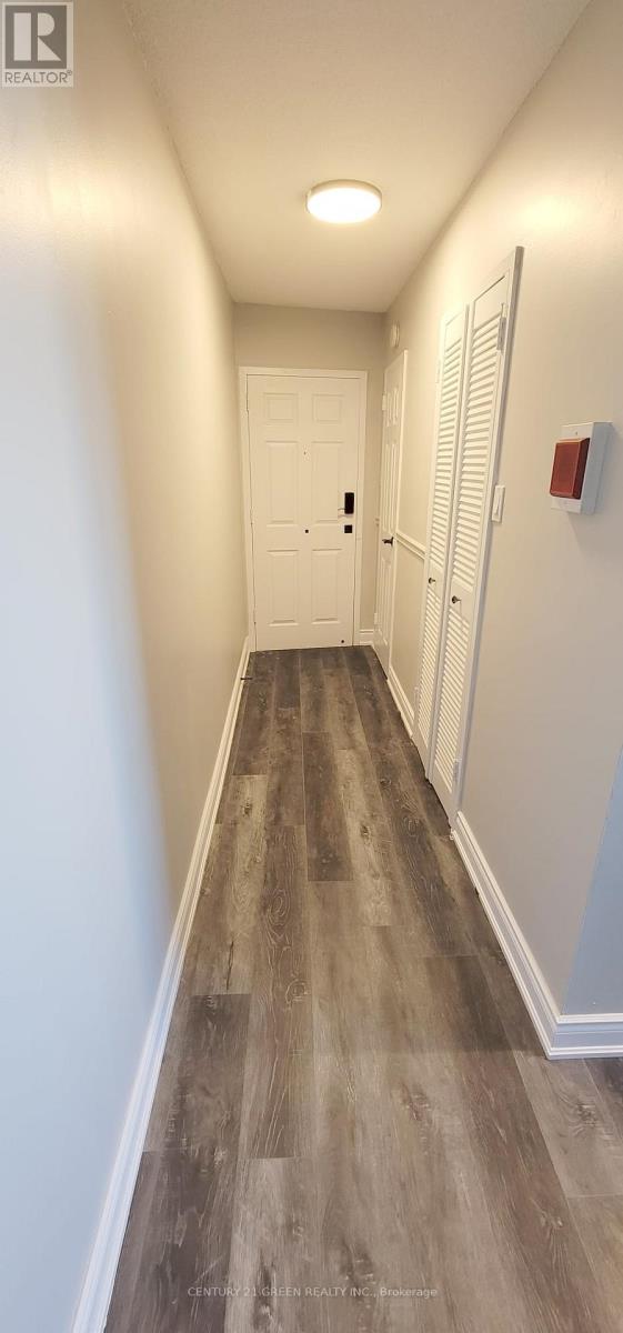 902 - 3065 Queen Frederica Drive, Mississauga, Ontario  L4Y 3A3 - Photo 3 - W13031216