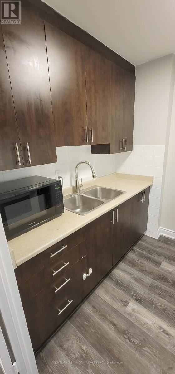 902 - 3065 Queen Frederica Drive, Mississauga, Ontario  L4Y 3A3 - Photo 8 - W13031216