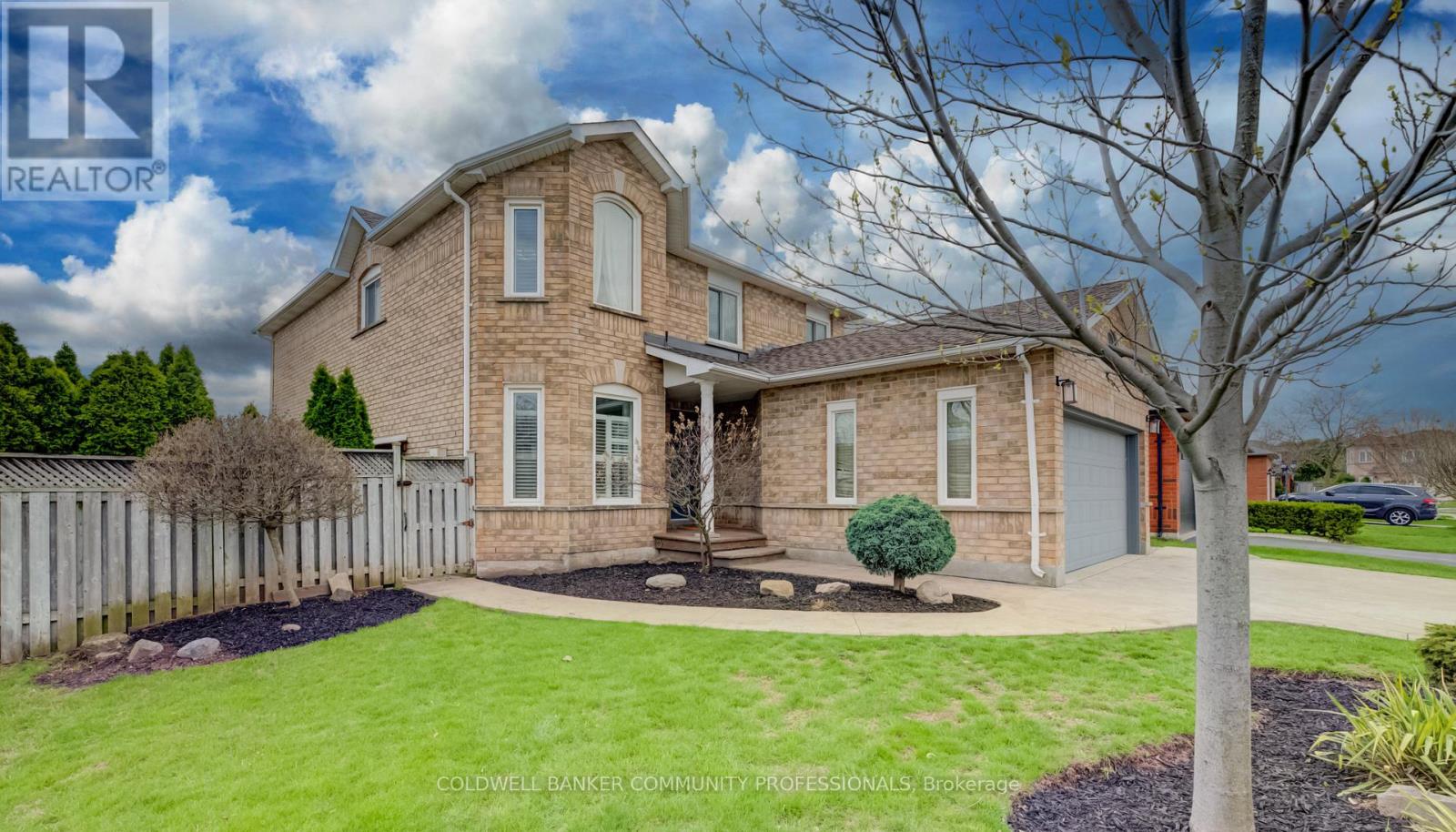 643 Phoebe Crescent, Burlington, Ontario  L7L 6E5 - Photo 2 - W13031268