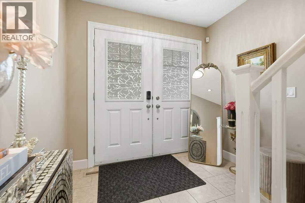 148 Viewpointe Terrace, Chestermere, Alberta  T1X 0P9 - Photo 3 - A2298251