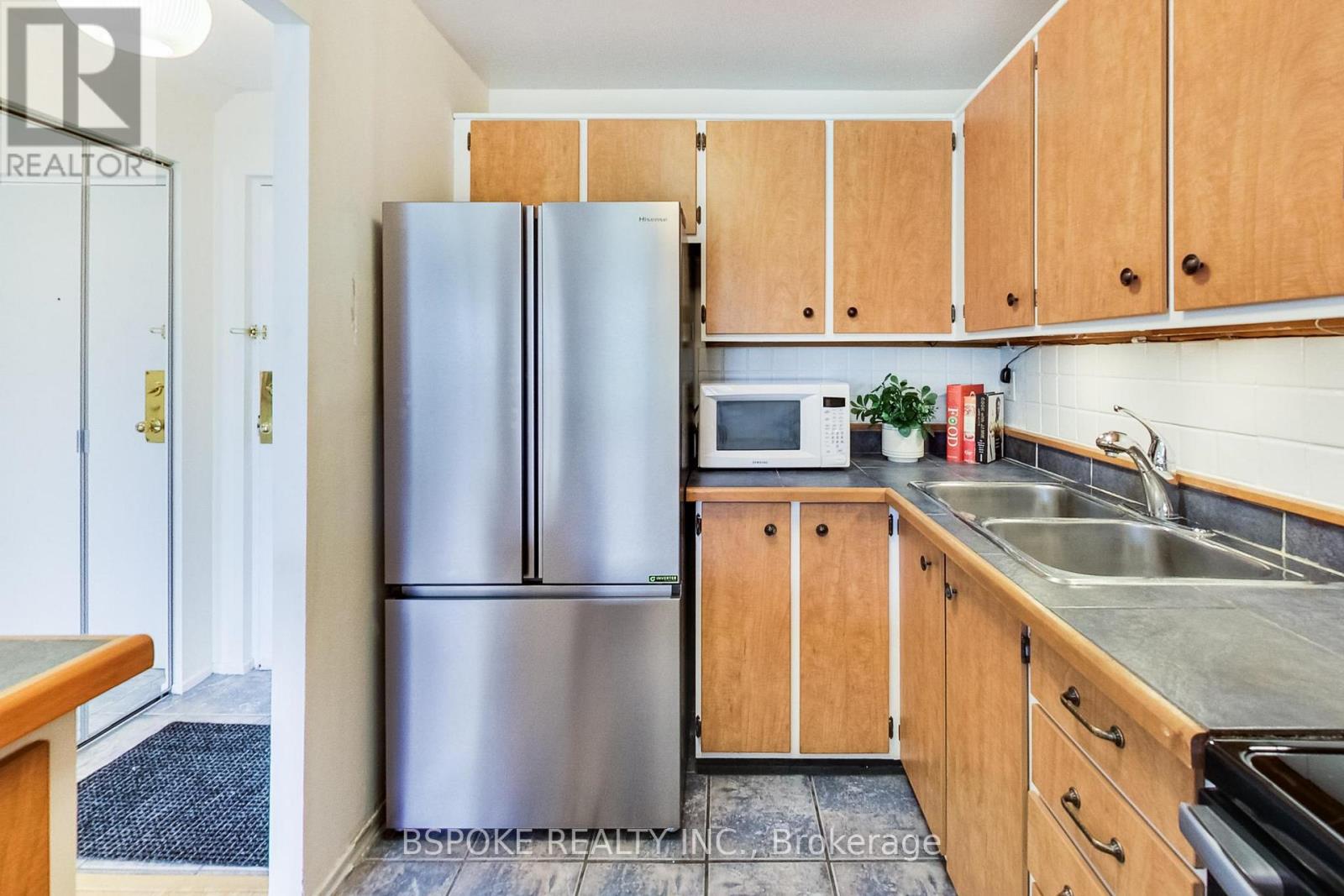 103 - 2001 Bonnymede Drive, Mississauga, Ontario  L5J 4H8 - Photo 8 - W13031162