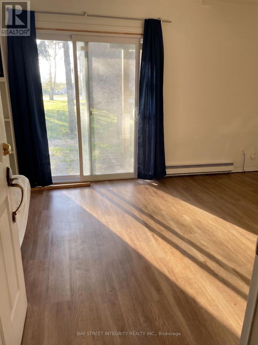 228 Westcourt Place, Waterloo, Ontario  N2L 2R7 - Photo 12 - X13030270