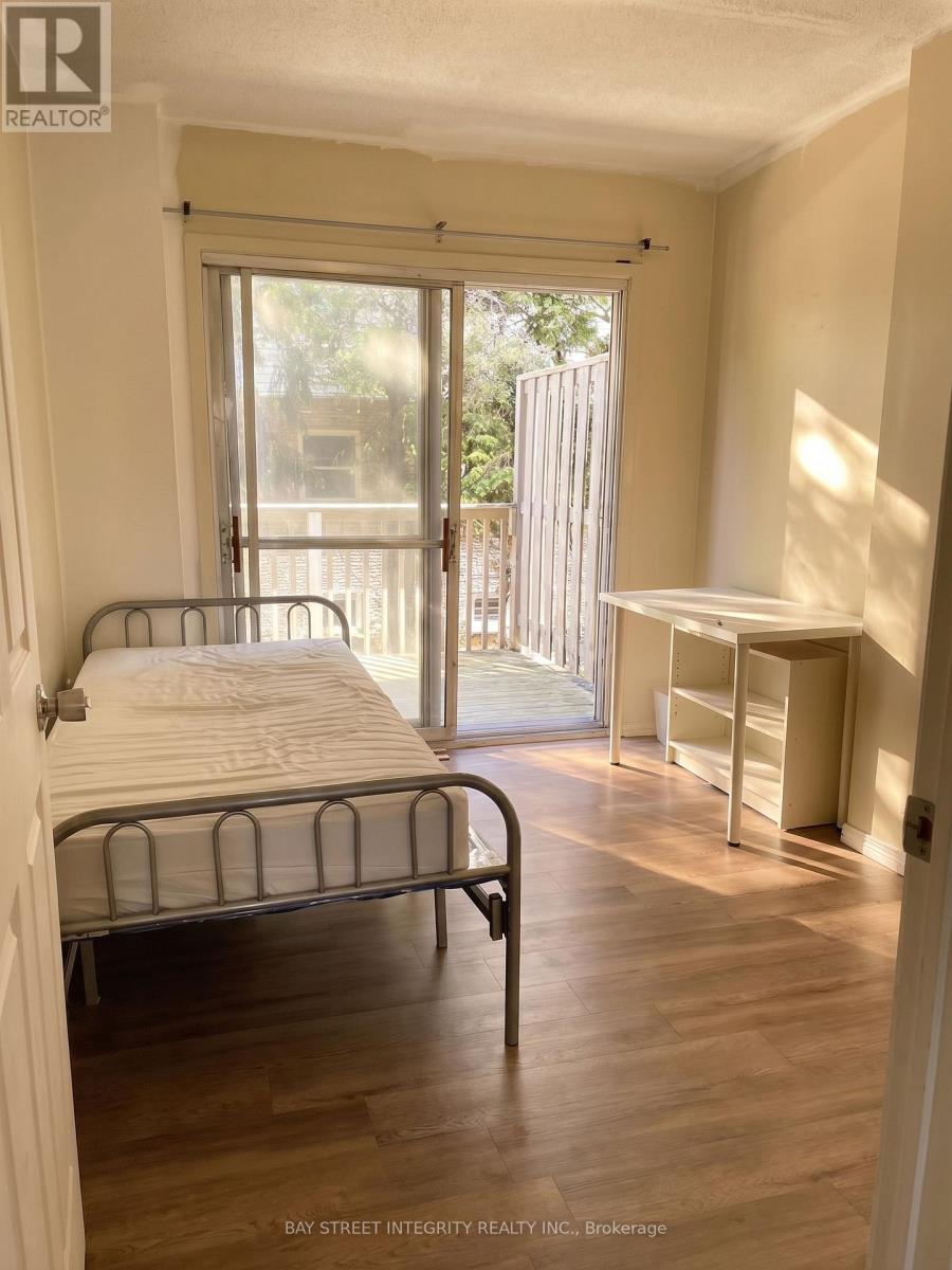 228 Westcourt Place, Waterloo, Ontario  N2L 2R7 - Photo 9 - X13030270