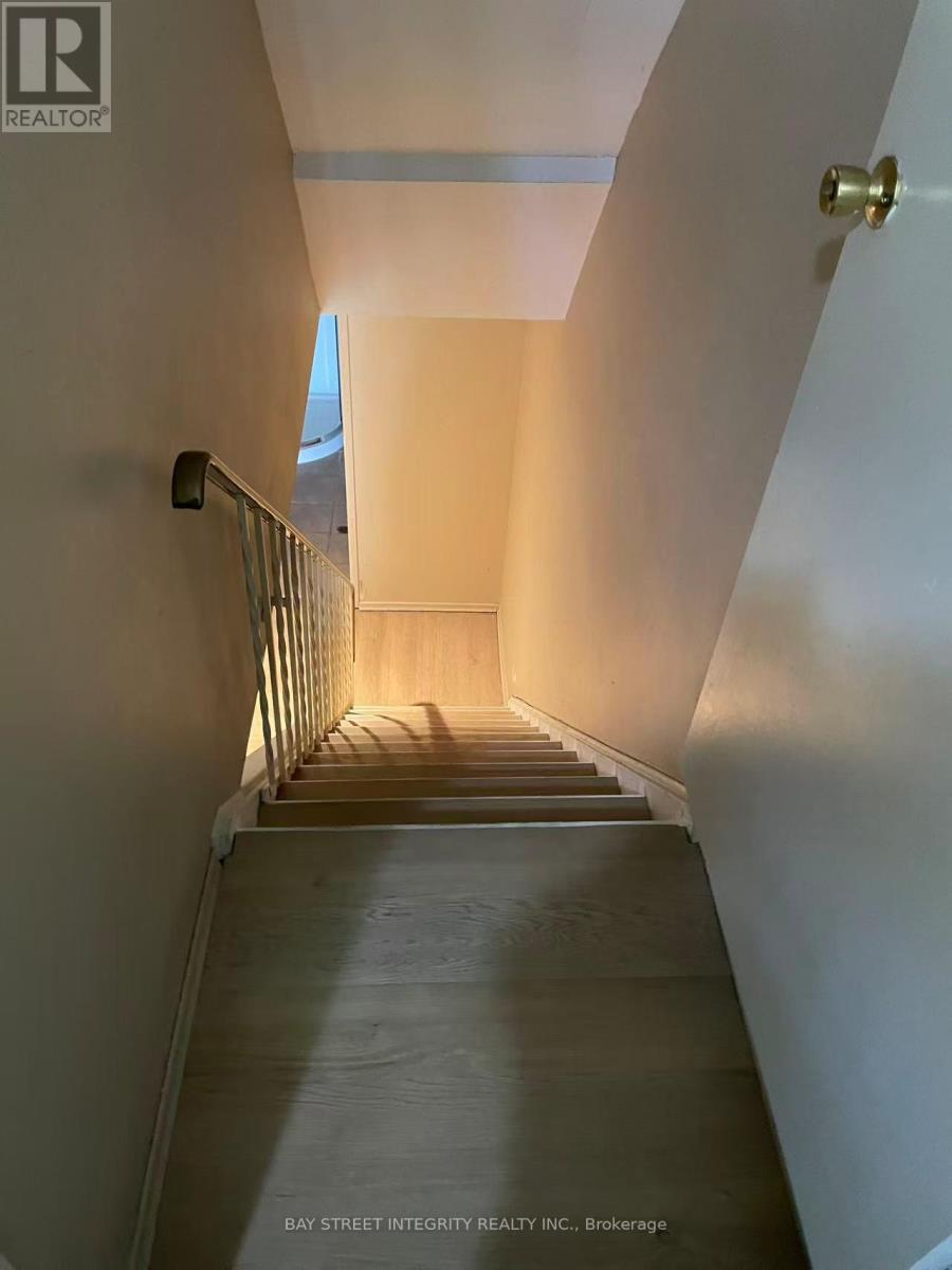 228 Westcourt Place, Waterloo, Ontario  N2L 2R7 - Photo 10 - X13030270