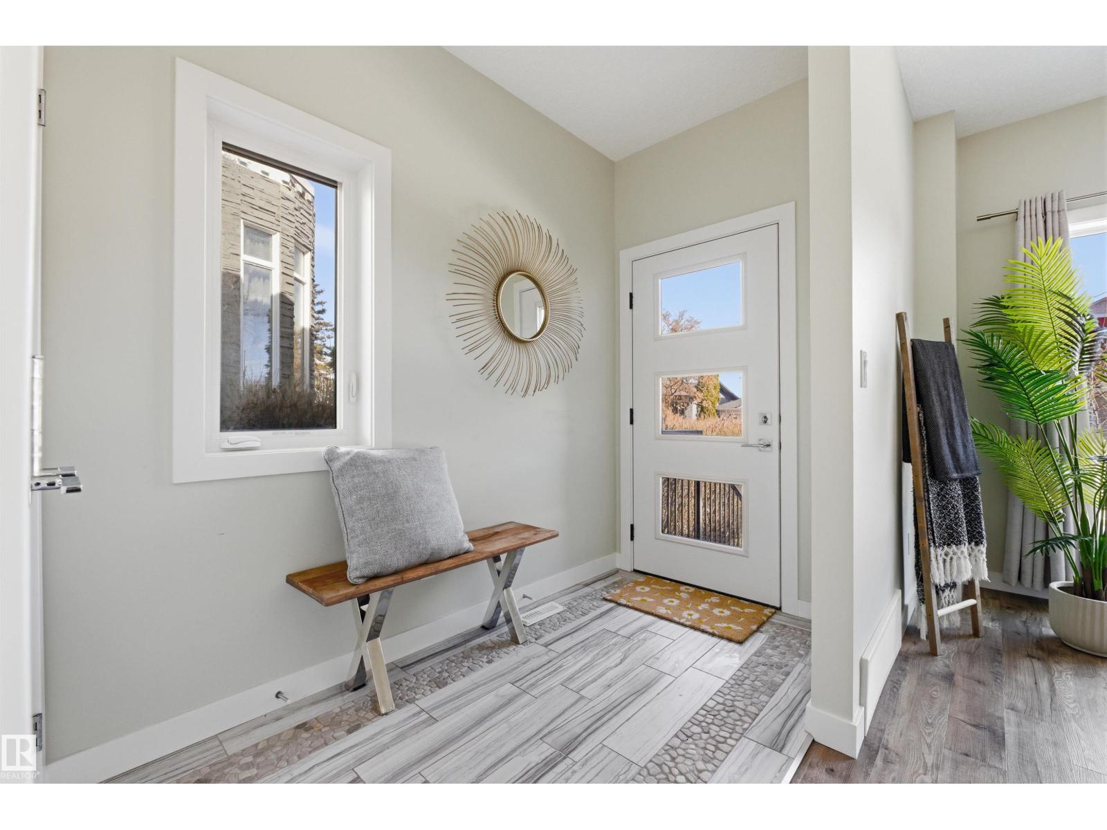 9928 151 St Nw Nw, Edmonton, Alberta  T5P 1T2 - Photo 3 - E4483525