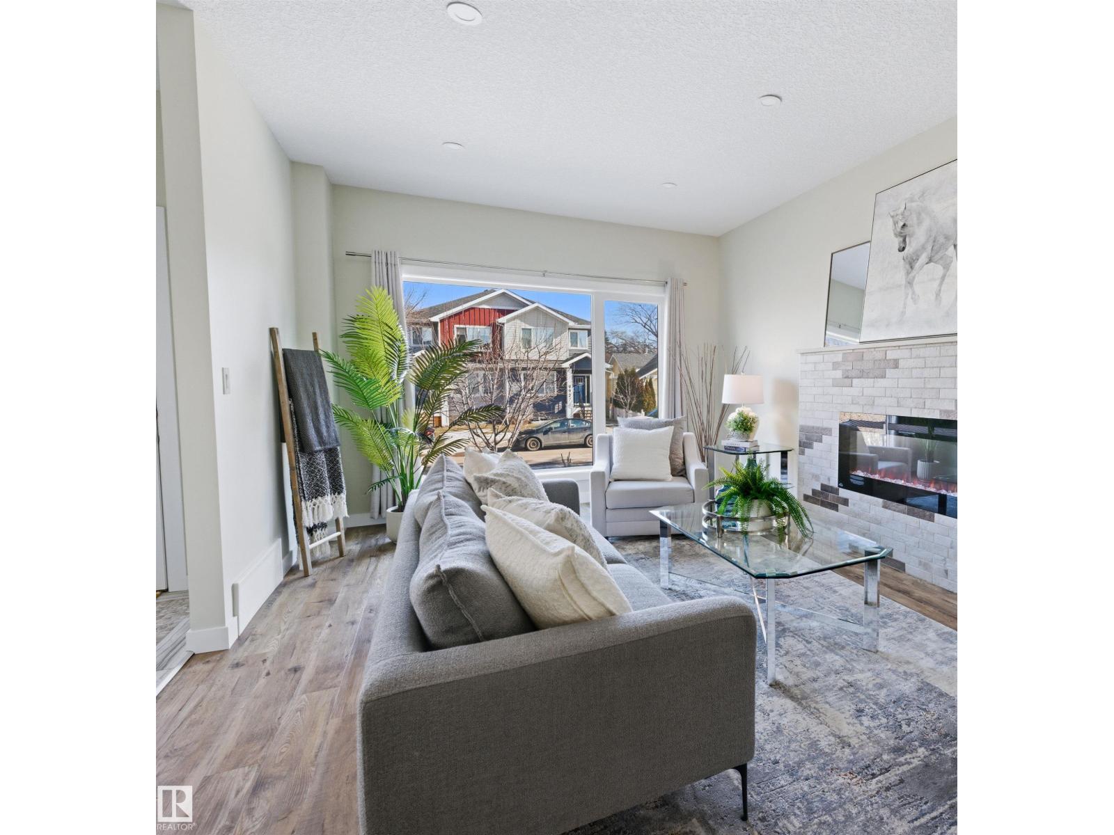 9928 151 St Nw Nw, Edmonton, Alberta  T5P 1T2 - Photo 5 - E4483525