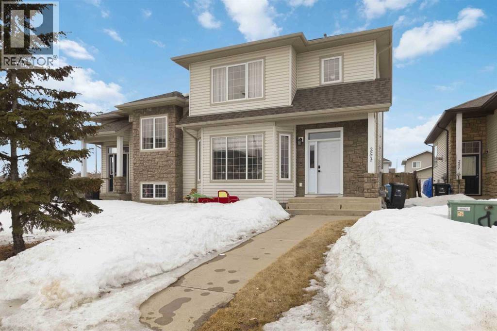 253 Grosbeak Way, Fort Mcmurray, Alberta  T9K 0L8 - Photo 1 - A2303974