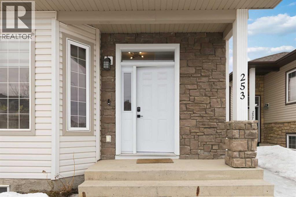 253 Grosbeak Way, Fort Mcmurray, Alberta  T9K 0L8 - Photo 2 - A2303974