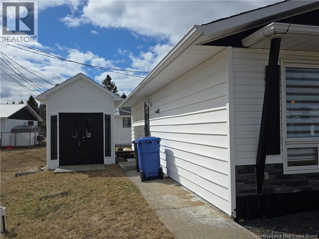 462 Saulnier Est, Tracadie, New Brunswick  E1X 1E3 - Photo 2 - NB137615