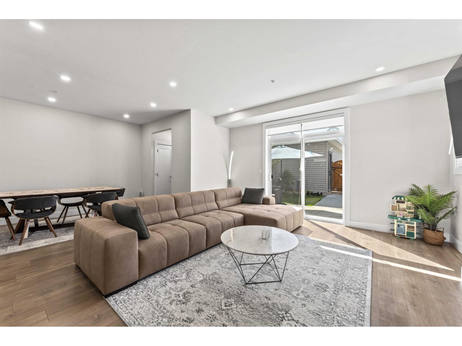 20520 76a Avenue, Langley, British Columbia  V2Y 3T1 - Photo 2 - R3114584