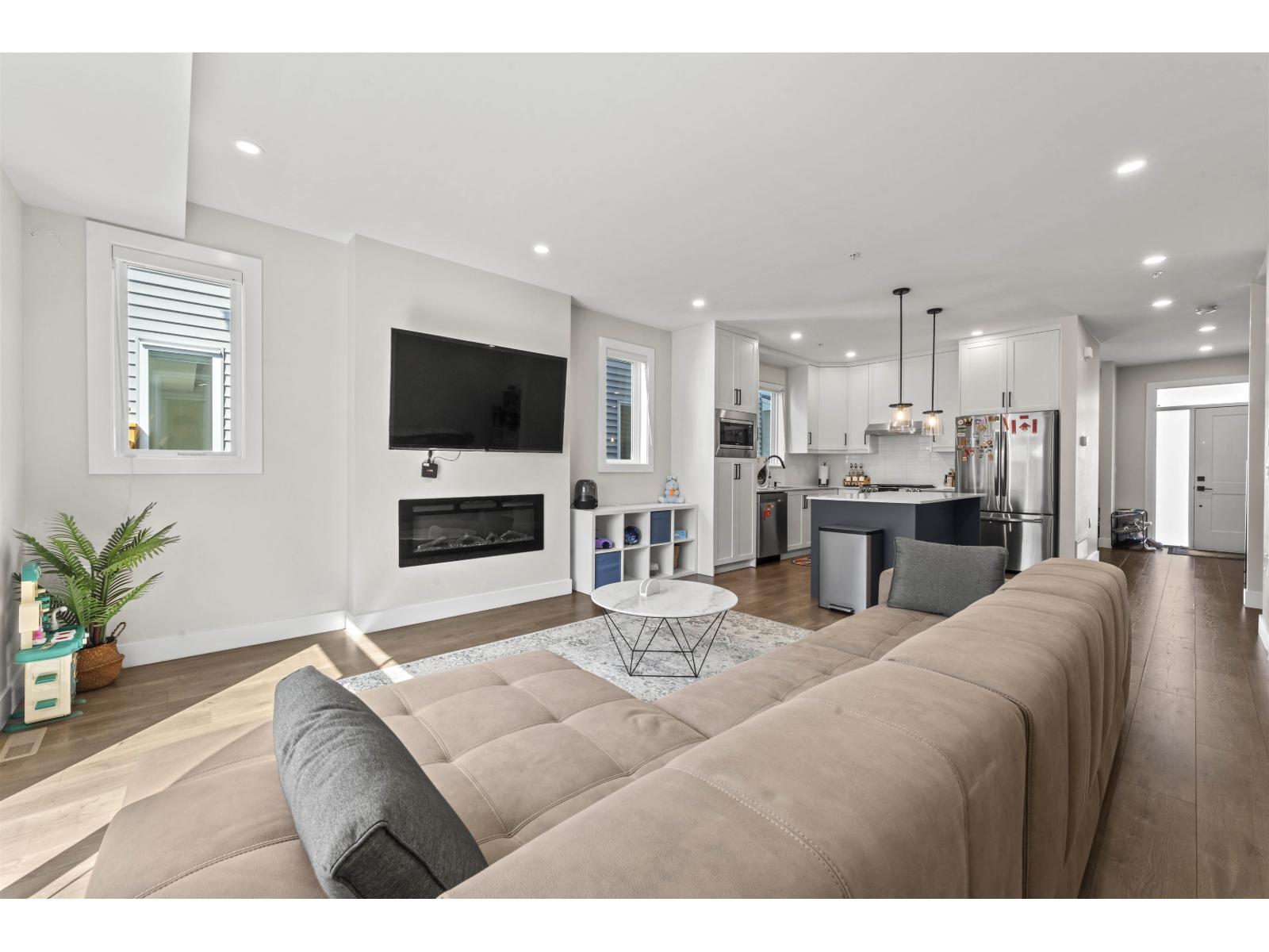 20520 76a Avenue, Langley, British Columbia  V2Y 3T1 - Photo 3 - R3114584