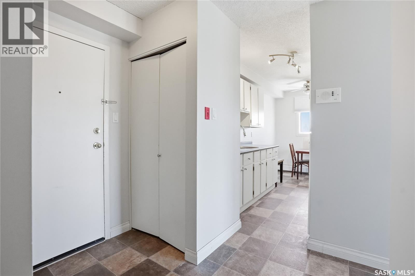 18 116 Acadia Court, Saskatoon, Saskatchewan  S7H 4T7 - Photo 3 - SK033644