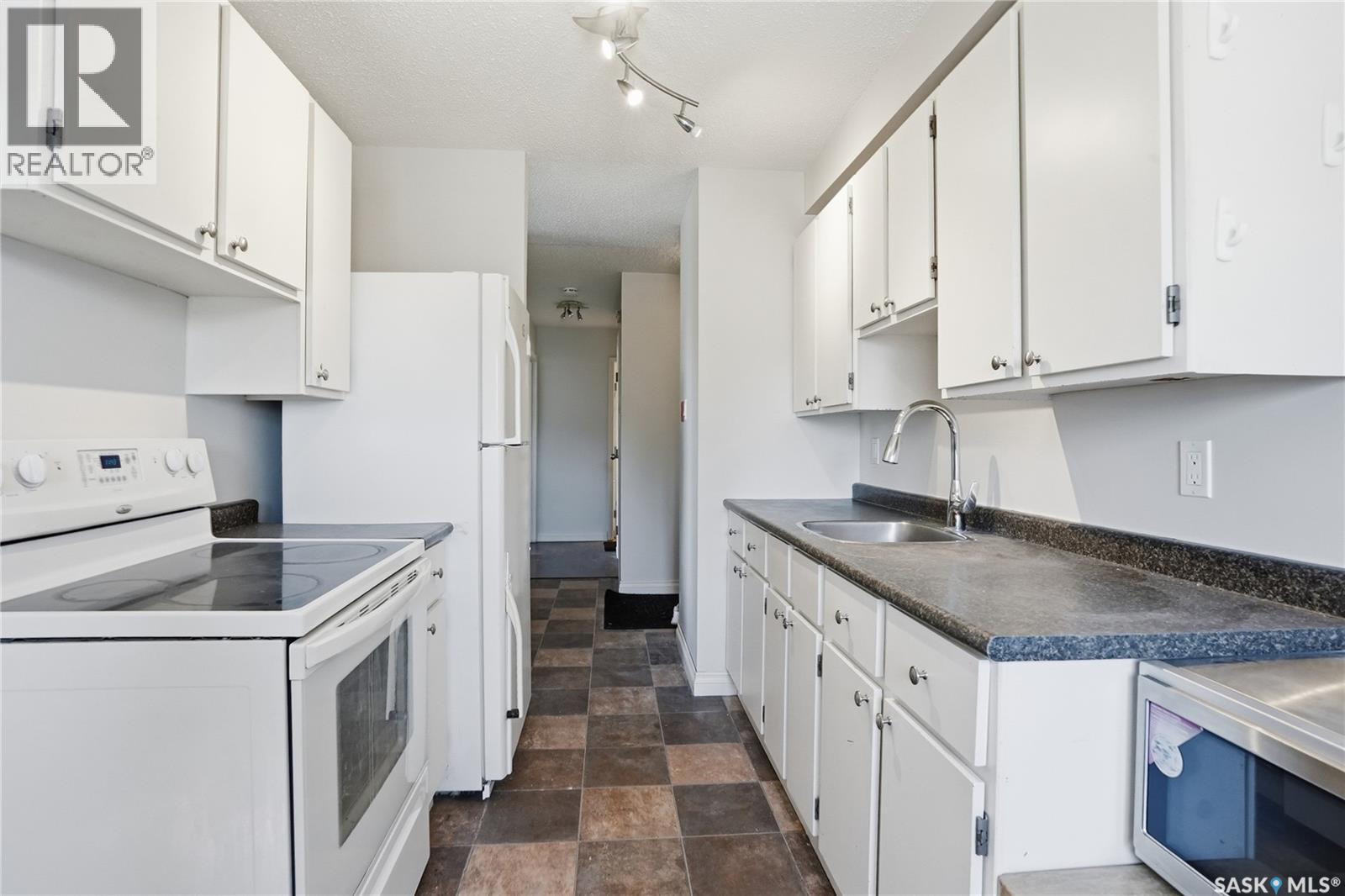 18 116 Acadia Court, Saskatoon, Saskatchewan  S7H 4T7 - Photo 9 - SK033644